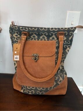 Clea Ray brand blue-gray patterned rug canvas tote bag